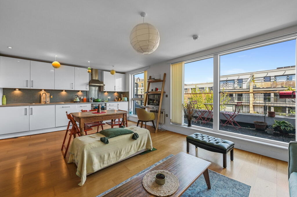 Main image of property: Kleine Wharf, Orsman Road, London, N1 5QL