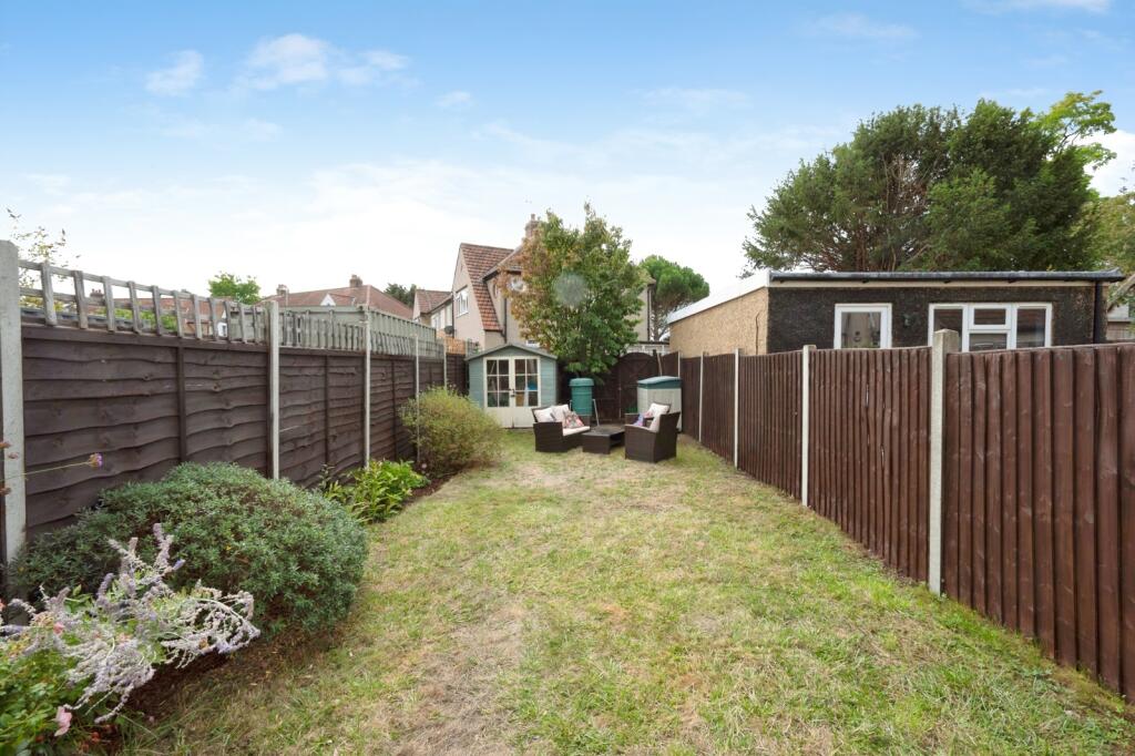 House in London, Royal Borough of Kingston upon Thames - View 4