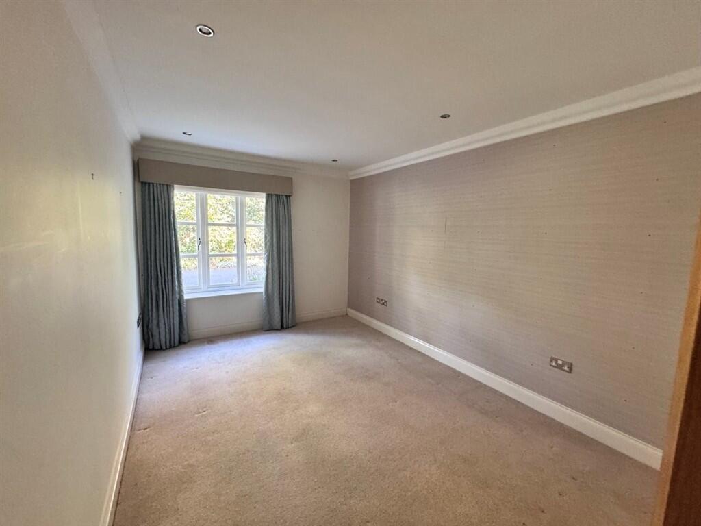 Apartment in Slough - View 4