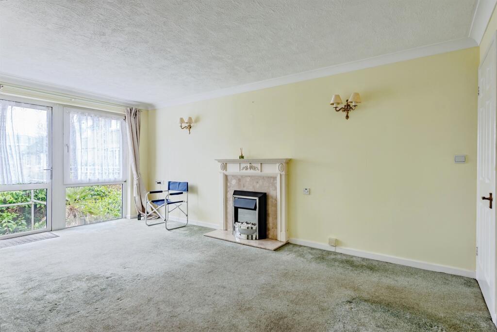 Linkfield Lane, Redhill photo 4