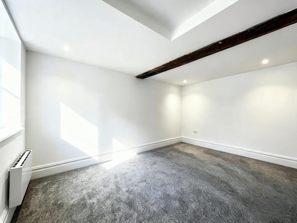 Apartment in Chelmsford - View 4