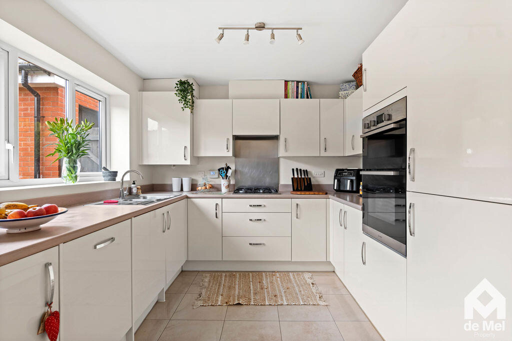 House in Cheltenham, Bishop's Cleeve - View 4