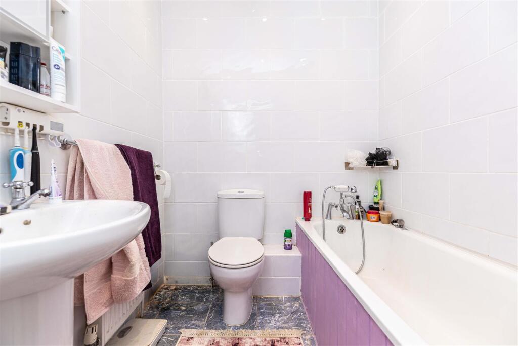 Apartment in Bournemouth, Boscombe - View 5