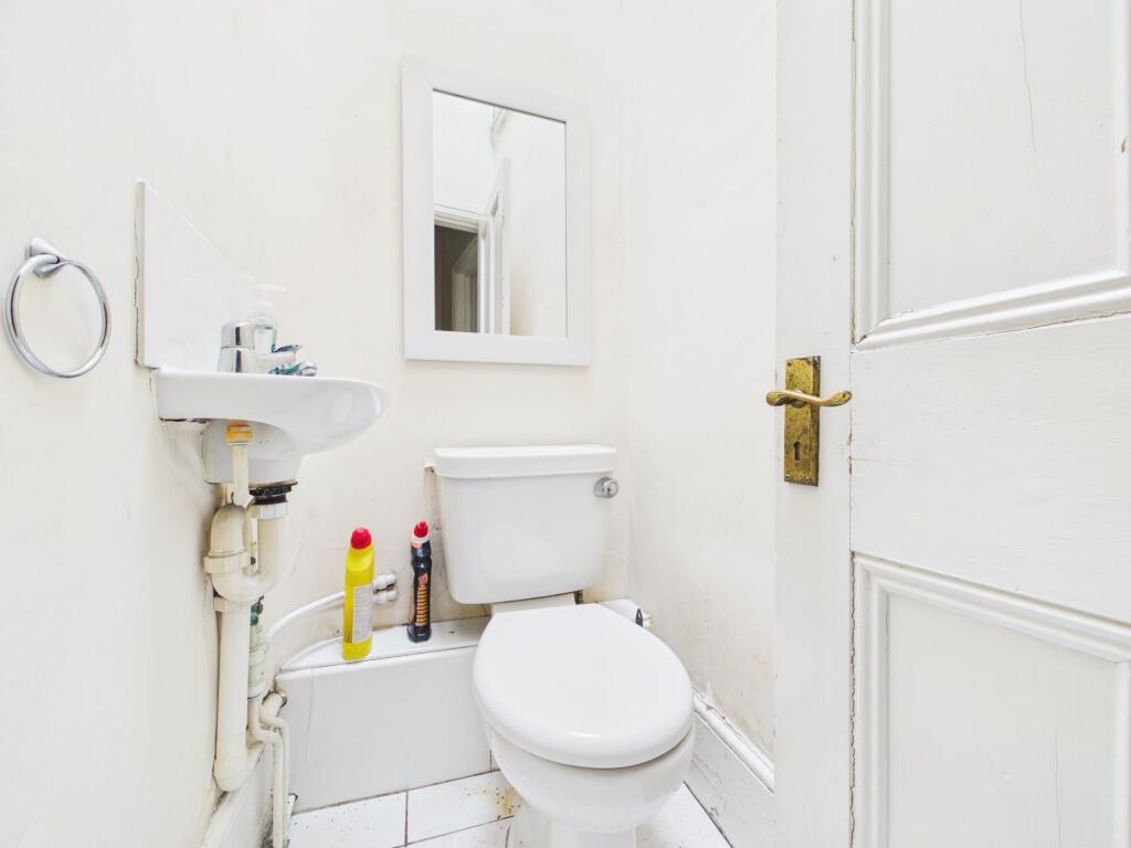 5 bedroom terraced house for rent