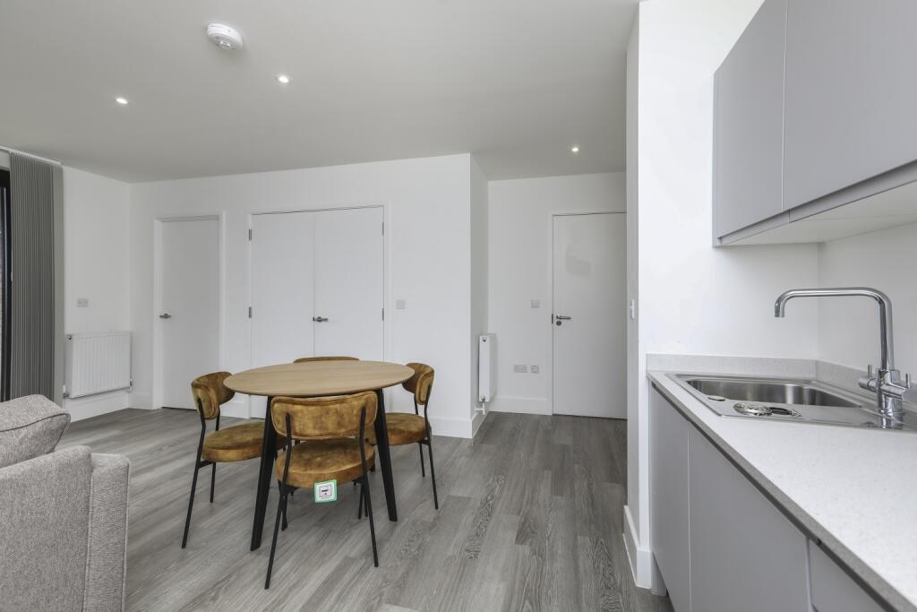 Apartment in Rochester - View 5