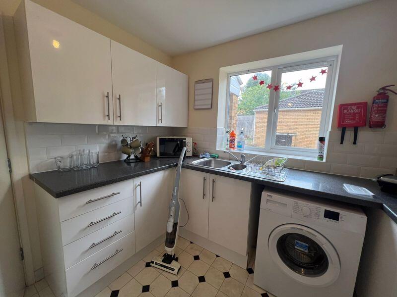 5 bedroom detached house for rent
