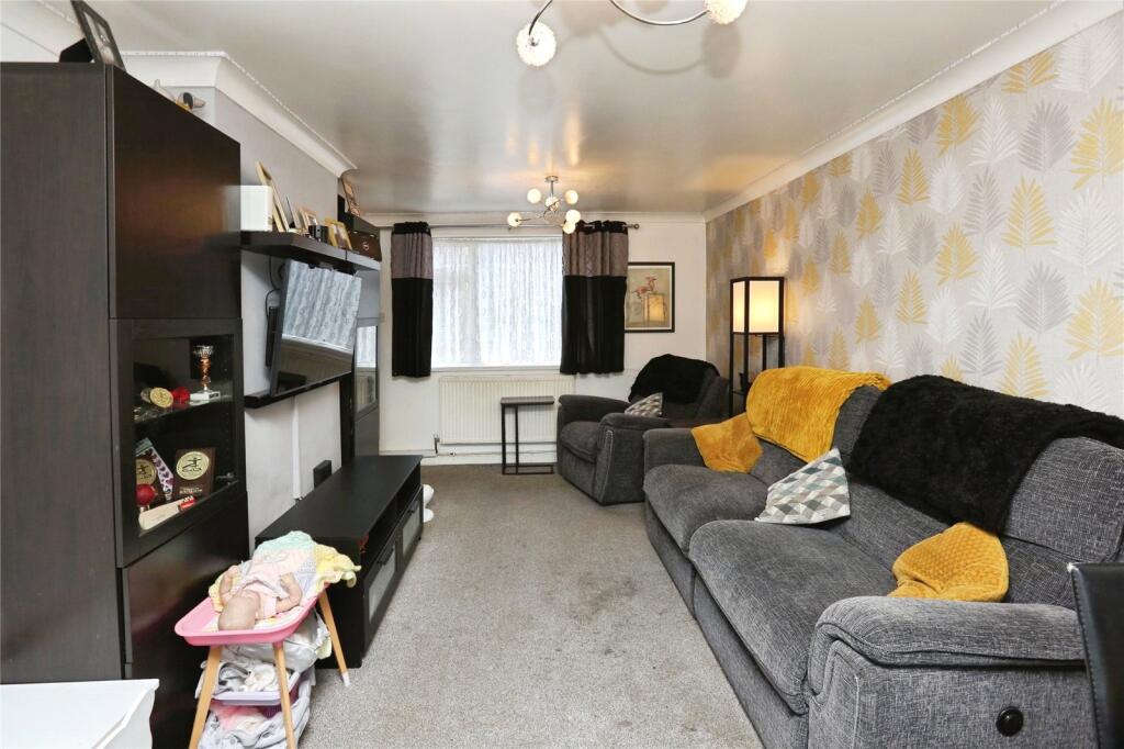 Hinkler Road, Southampton, Hampshire, SO19 photo 3