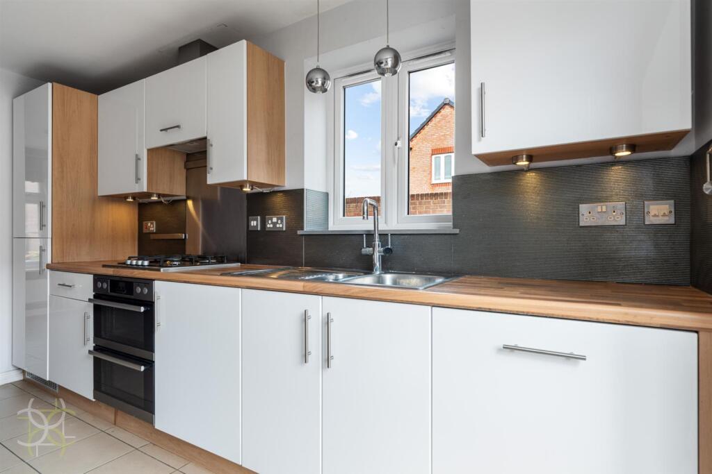 House in Worcester - View 4