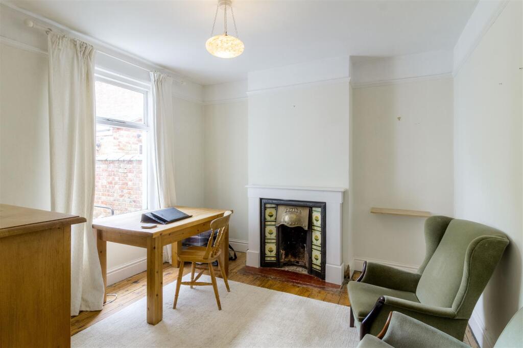 House in Wellingborough, Burrow's Bush - View 4