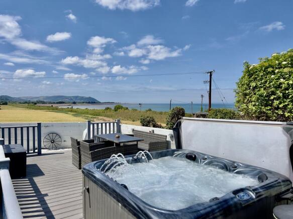 Hot tub &amp; Terrace