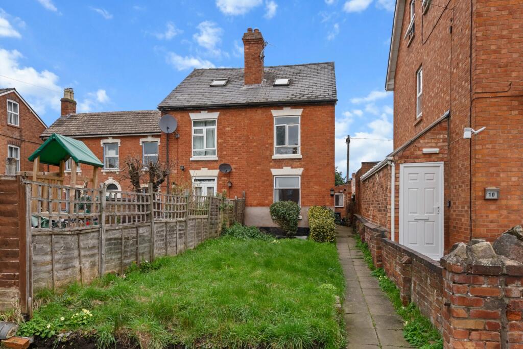 Main image of property: Available SEPT 2026 - 4 Rooms - Happy Land North, Worcester, WR2 5DH