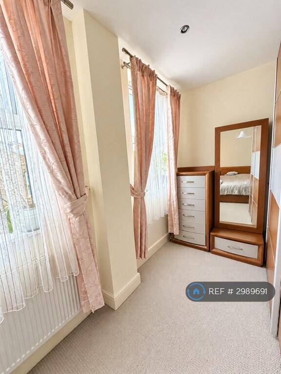 Apartment in Twickenham - View 4