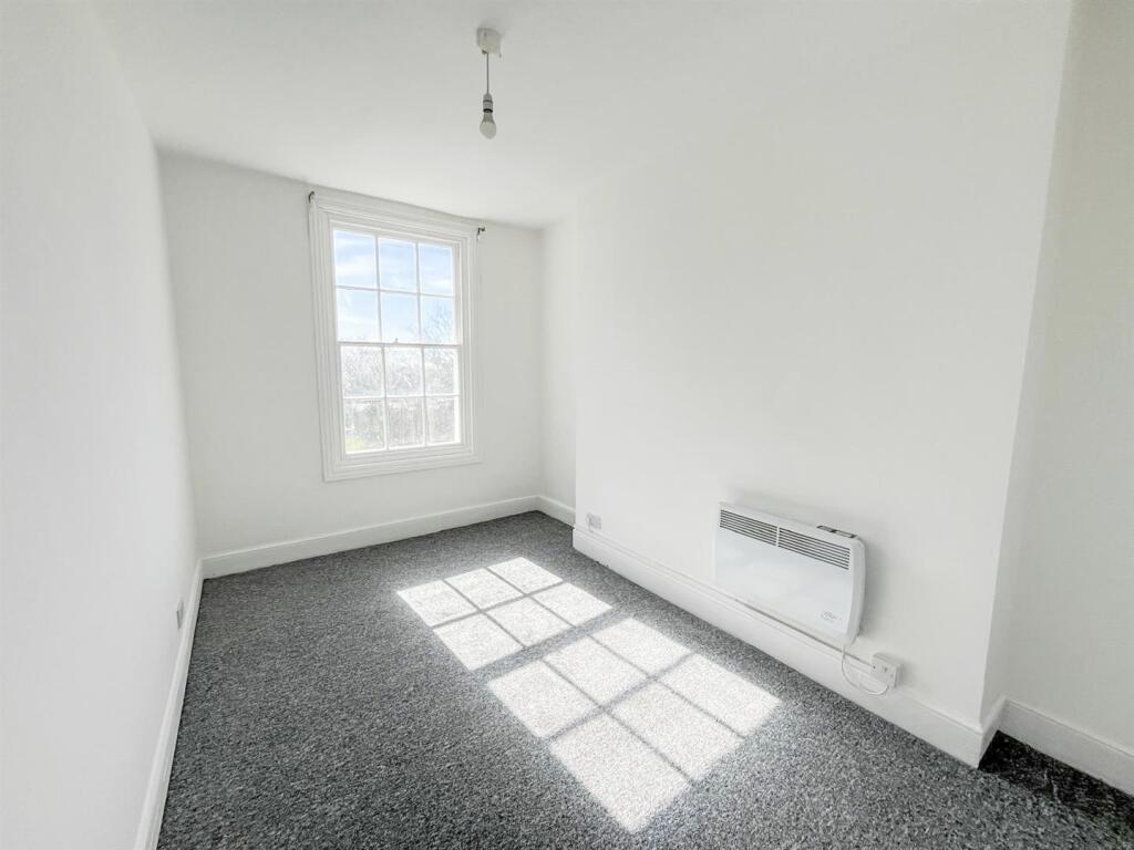 Apartment in Tonbridge - More