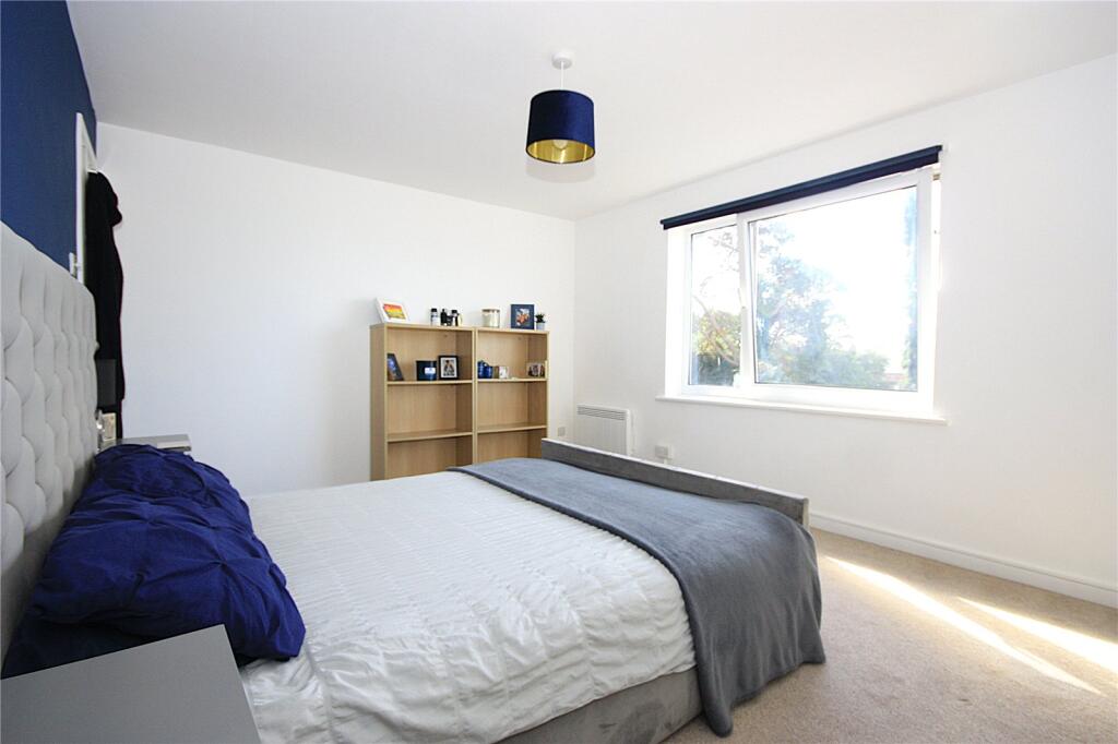 Apartment in Havant, Hampshire - More
