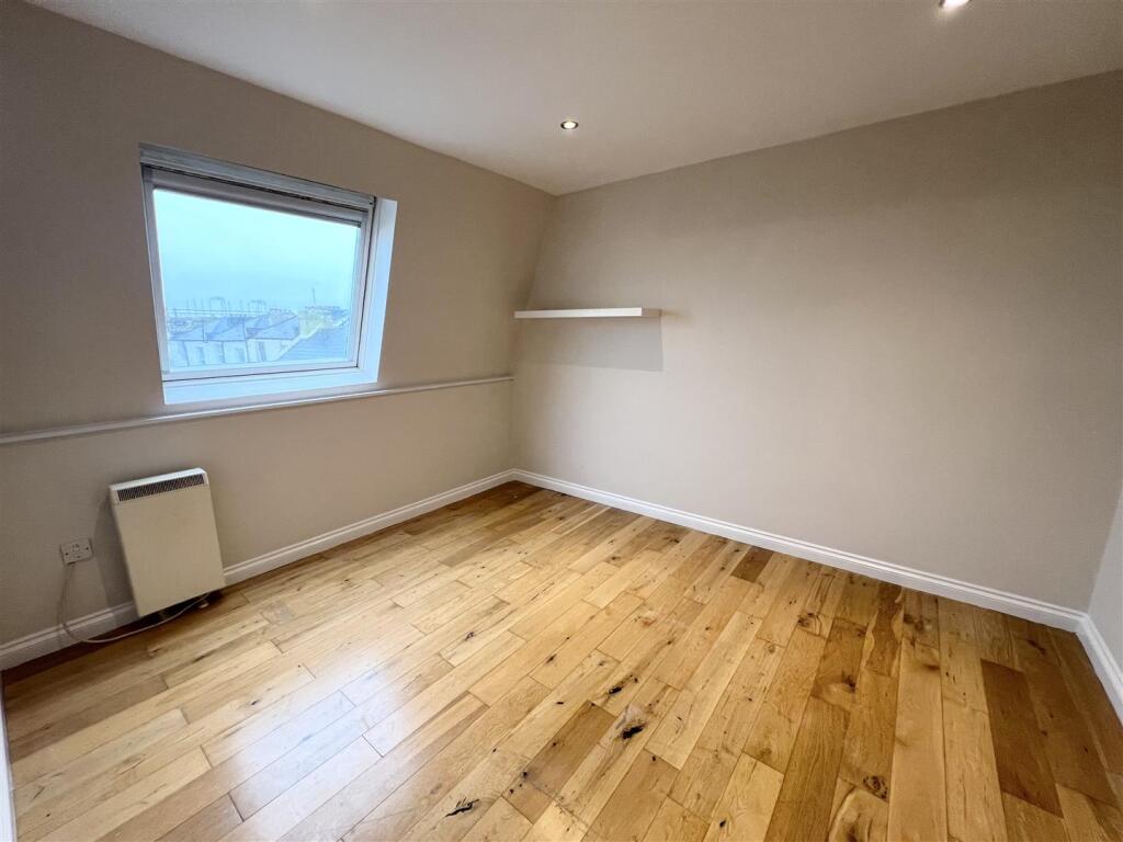 Apartment in Brighton - View 4