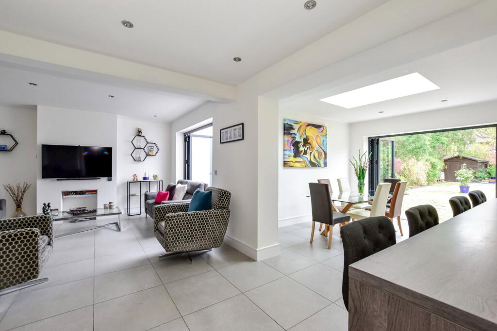House in Hertsmere, Hertfordshire - View 4
