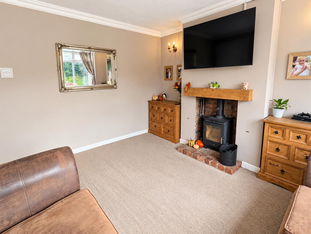 House in Nuneaton and Bedworth, Warwickshire - View 3