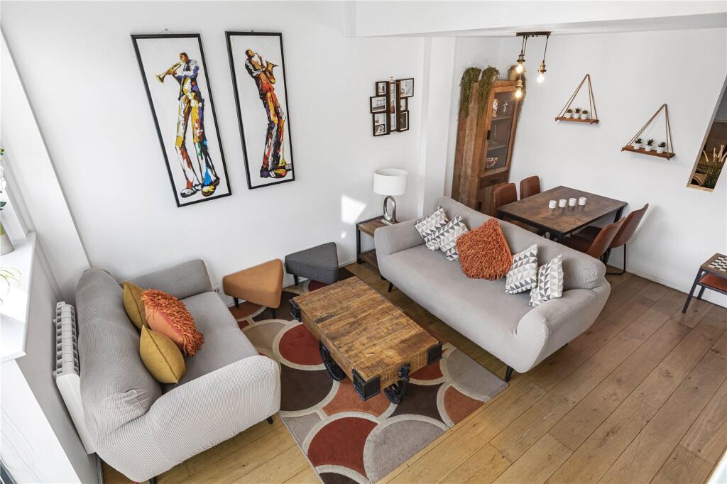Apartment in London - More