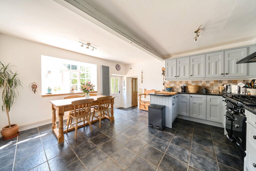 House in South Kesteven, Corby Glen - View 3