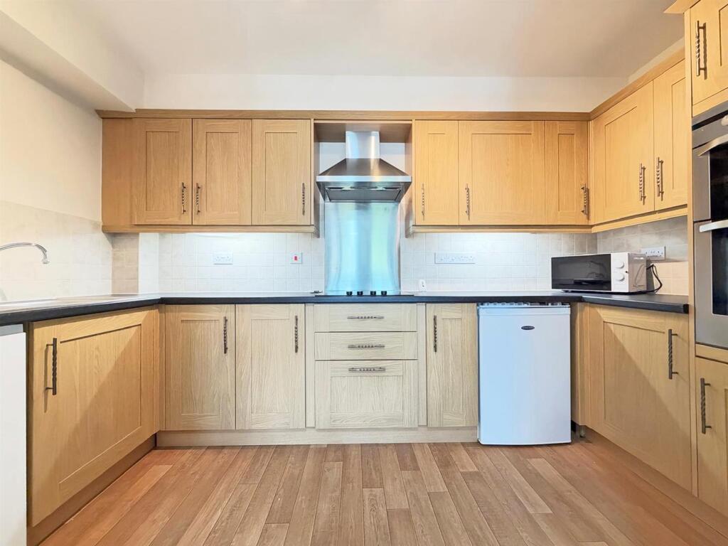 Apartment in Shrewsbury, Radbrook Green - View 2
