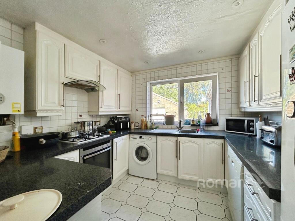 House in Hart, Pondtail, Fleet - View 5