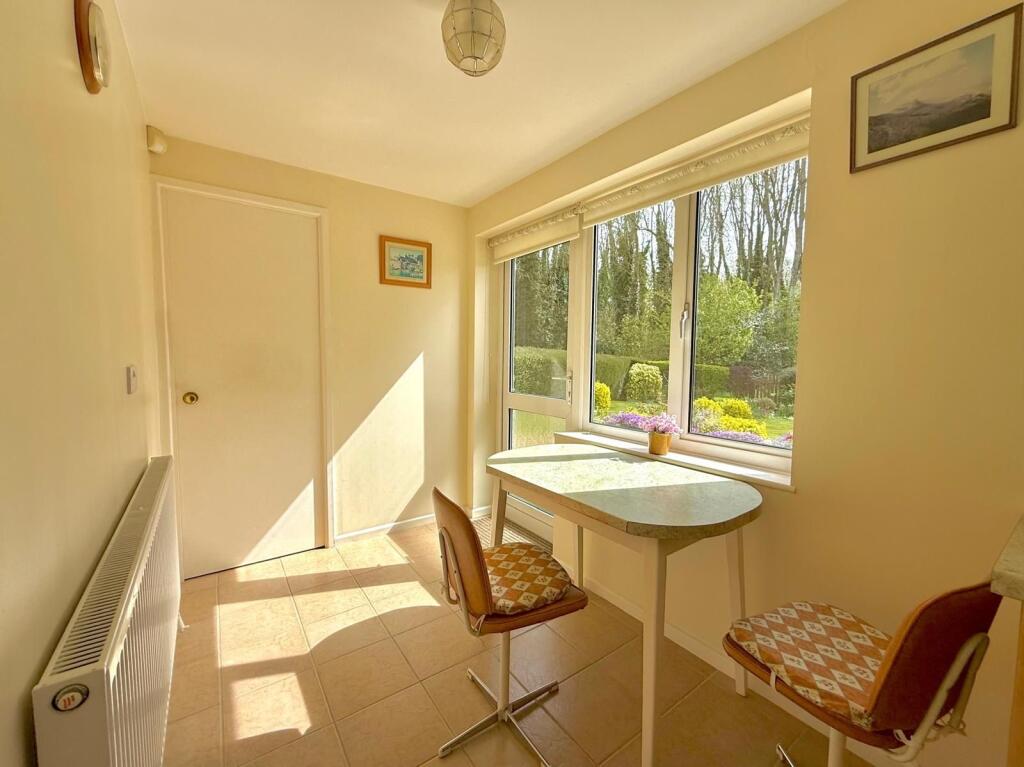 House in Swindon, Broome Manor, South Swindon - More