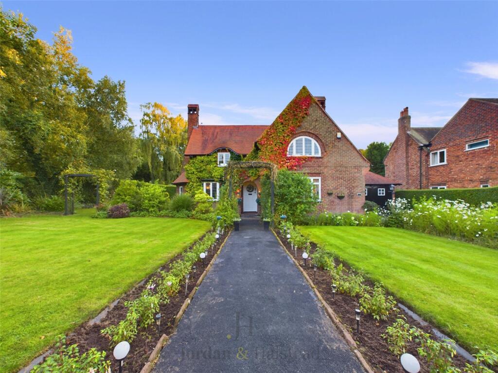 3-bed detached on Hillside Road, Frodsham, Cheshire, WA6, £750,000