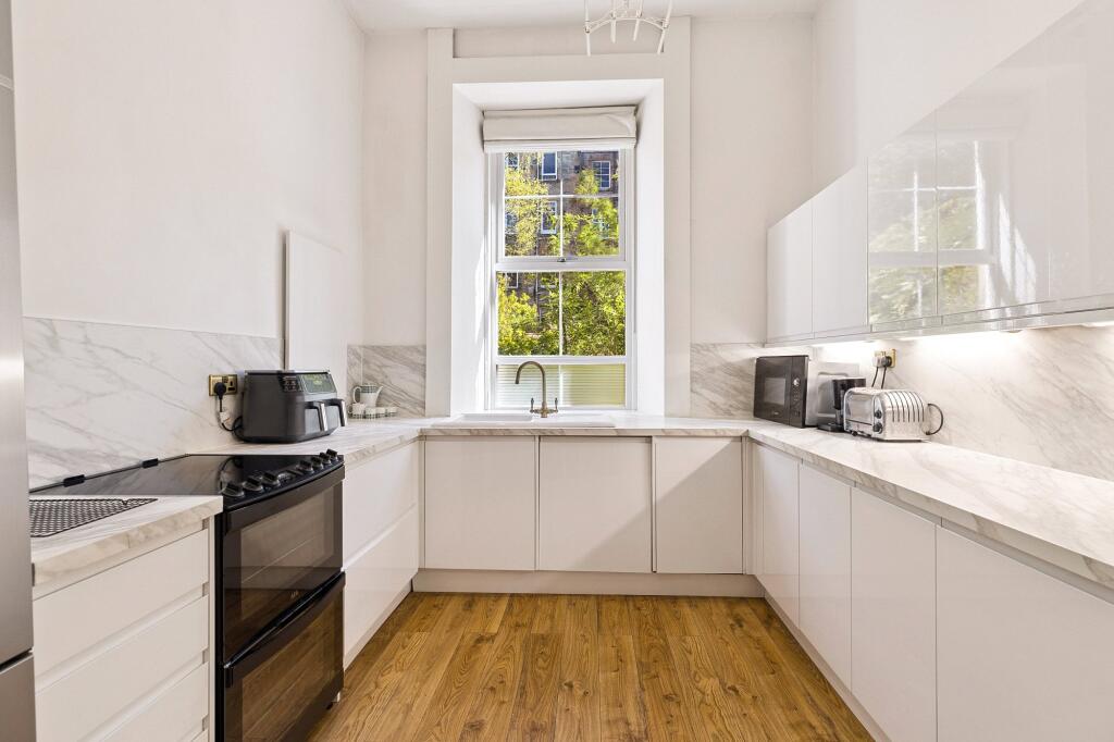 Apartment in Glasgow - View 6