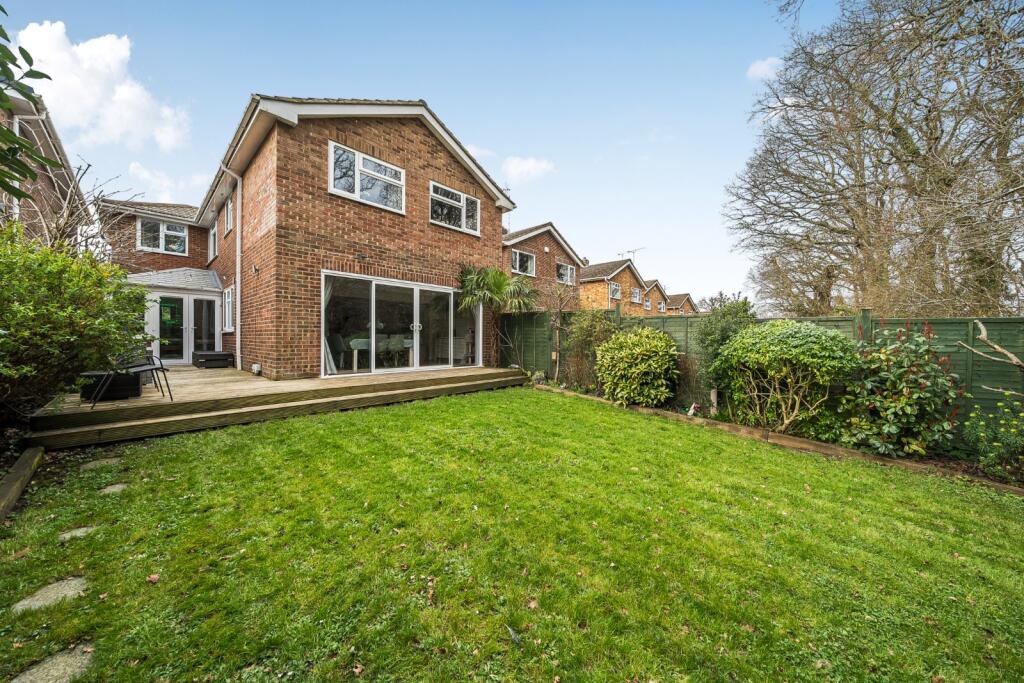 Woodside Avenue, Flackwell Heath, High Wycombe, Buckinghamshire, HP10 photo 4