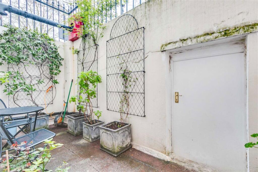 2 bedroom maisonette for rent