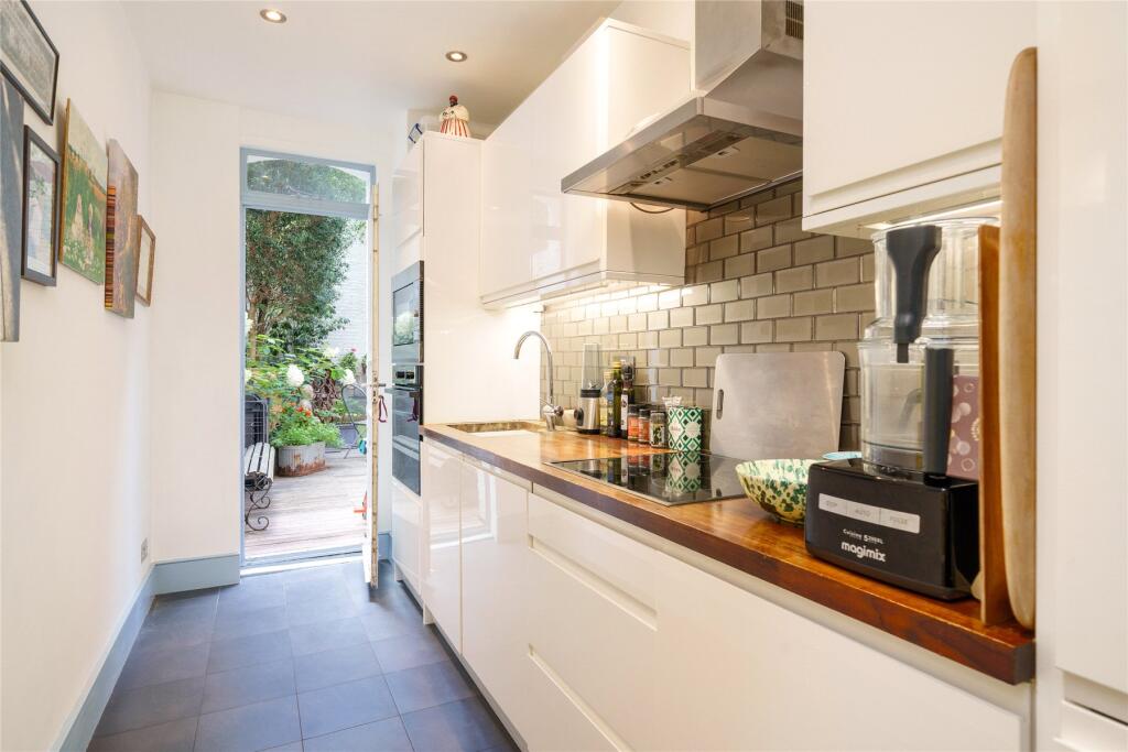 Apartment in London - View 5
