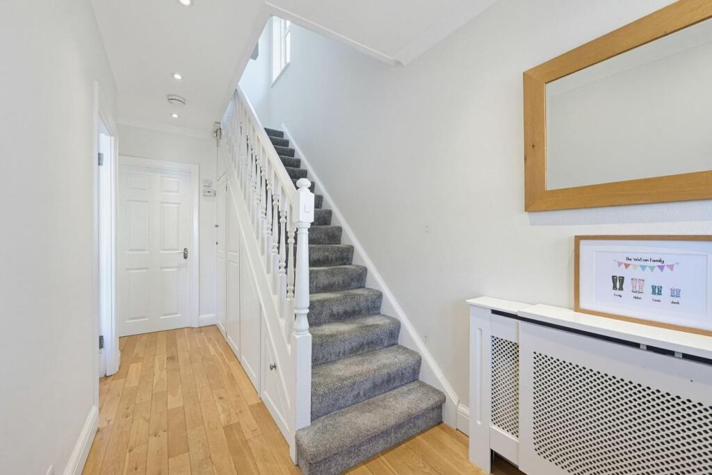 House in Sutton - View 4