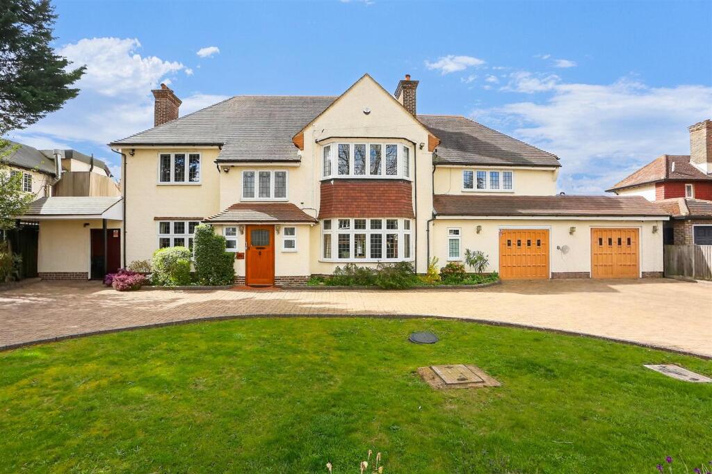 Main image of property: The Avenue, South Cheam