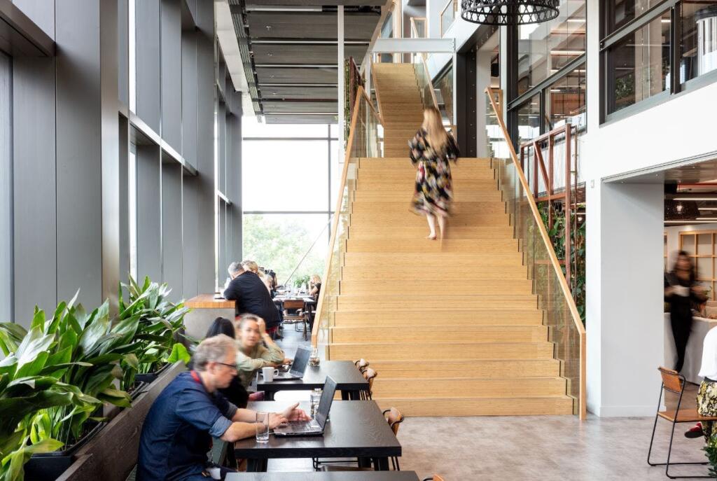fd927e8509cc6ee2f0cbb98bca3f34d7-internal-stair.jpg