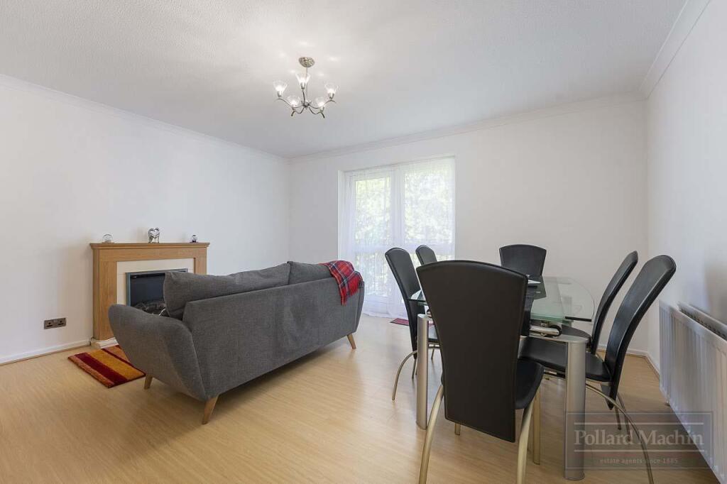 Apartment in Croydon - View 3