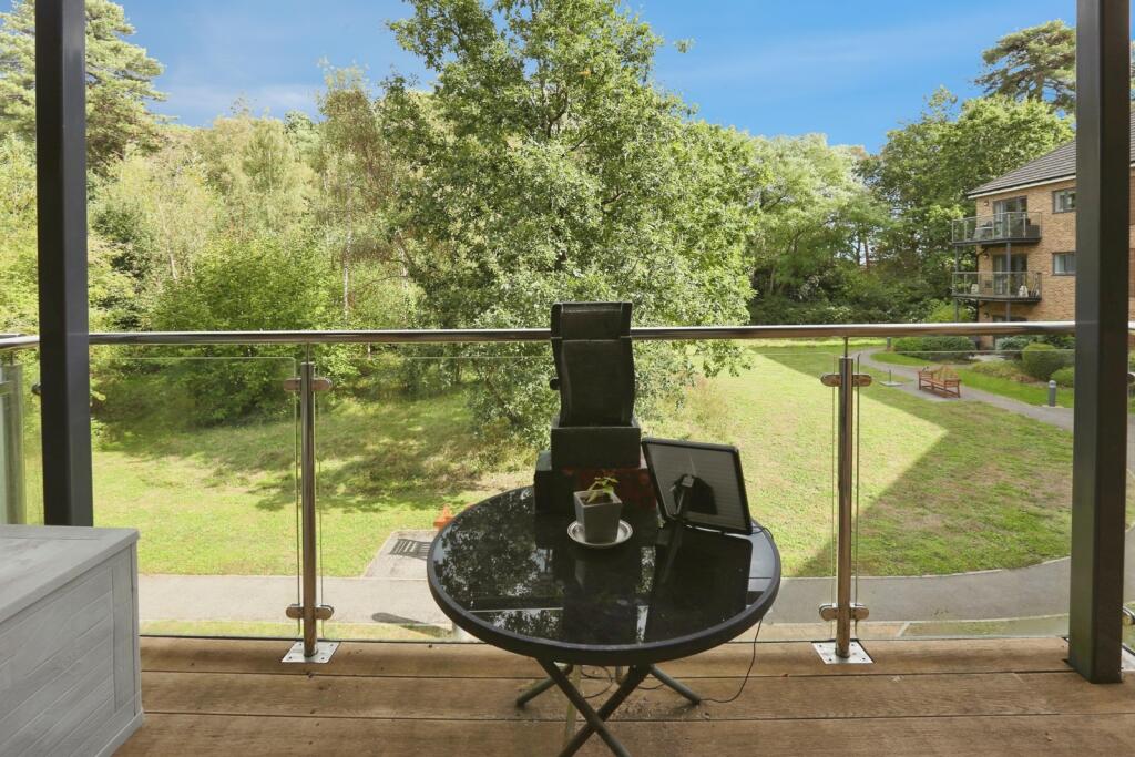 Apartment in Fareham, Locks Heath - View 4