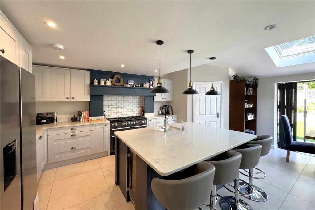 Lees Meadow, Hook, Hampshire, RG27 photo 2