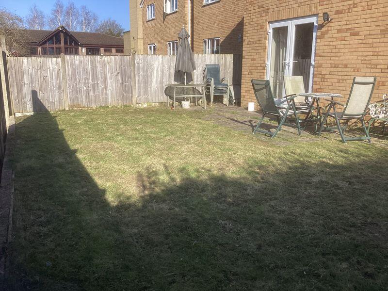 5 bedroom detached house for rent