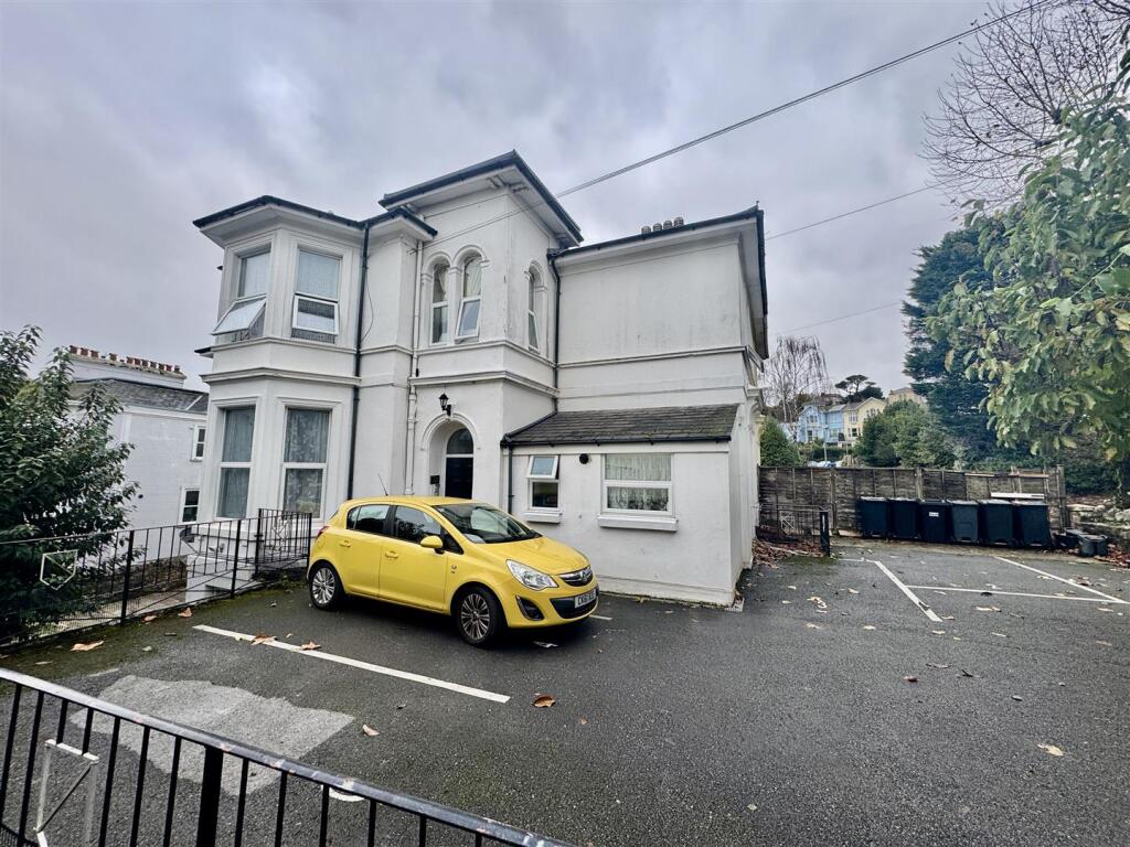 Main image of property: Flat 2, 32 Cleveland Road, TORQUAY, Devon TQ2 5BE