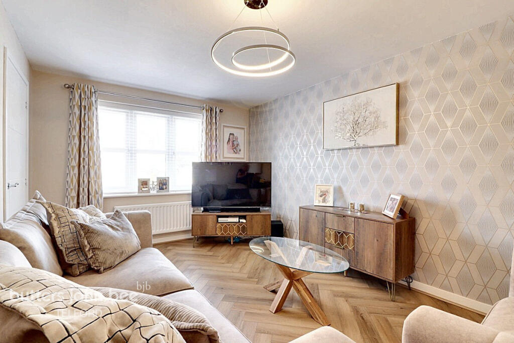3-bed detached on John Rushton Drive, Telford, £300,000