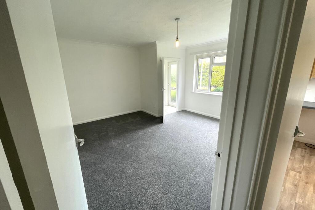 Campbell Court, Goring Street, Goring By Sea, Worthing, West Sussex, BN12 5AB photo 3