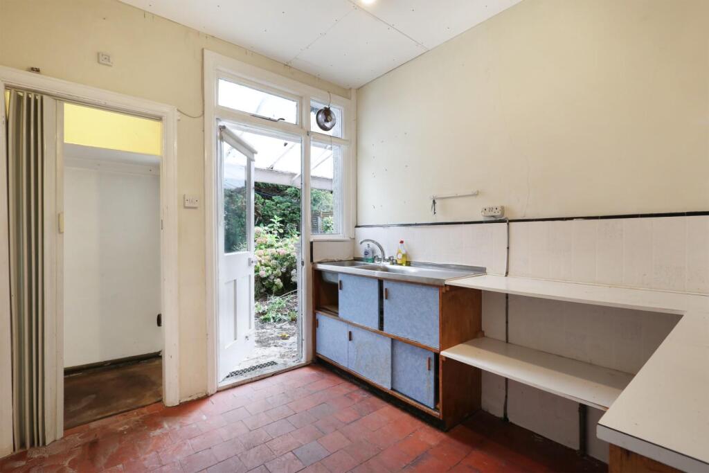 House in Bromley - View 4