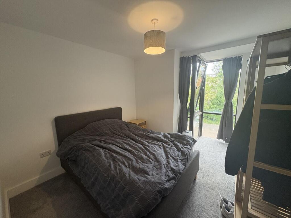 Apartment in Waverley, Catteshall, Godalming - More