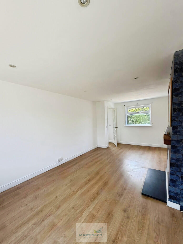 House in Welwyn Hatfield, Hertfordshire - View 4