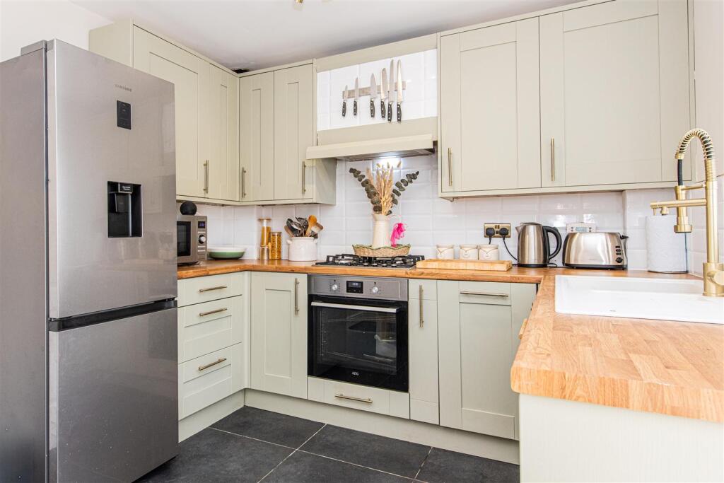 House in Hardingstone, Brackmills - More