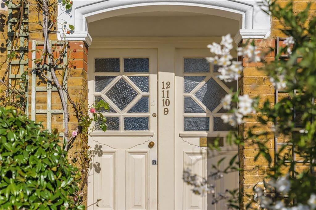 Main image of property: North Worple Way, Barnes