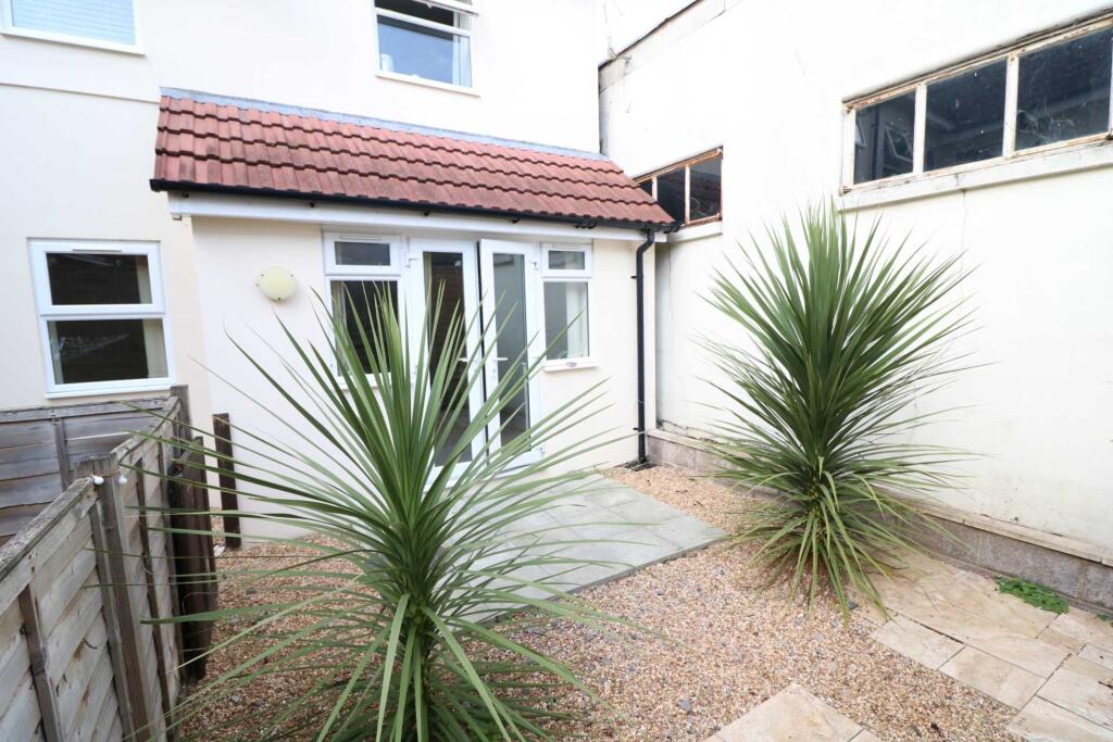 Palmerston Road, Bournemouth * Garden Flat *