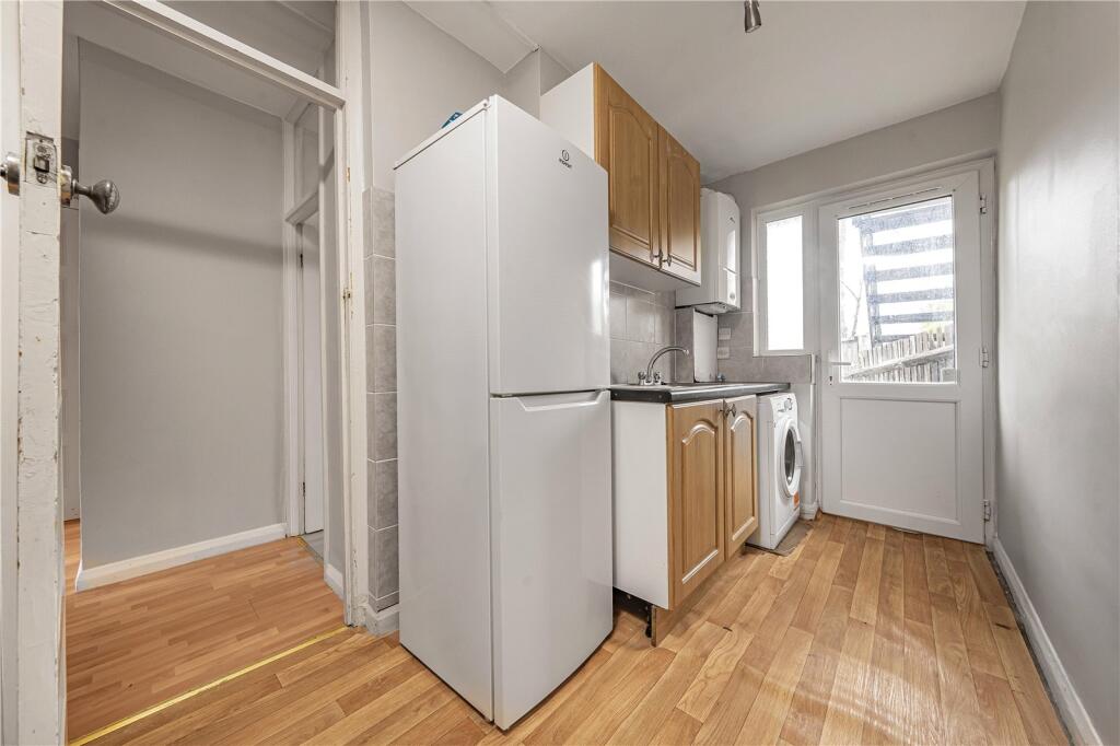 Barnard Gardens, New Malden, KT3 photo 4