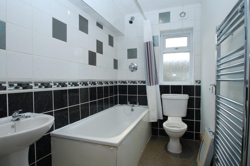 Terrace Road, Walton-on-Thames, KT12 - View 4
