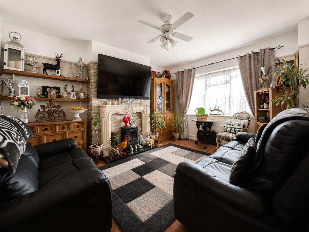 Gregory Crescent, London, SE9 photo 3
